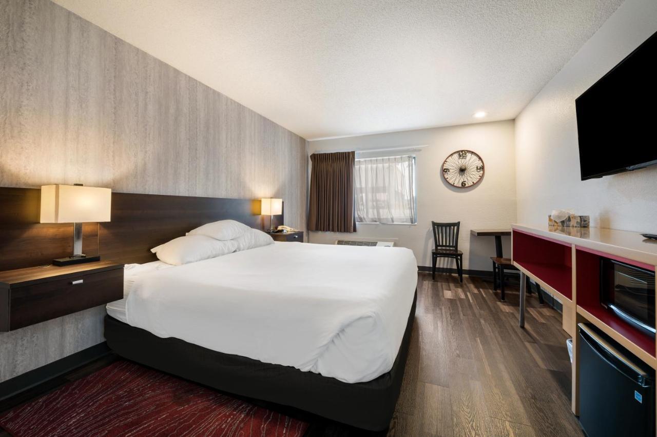Red Lion Inn & Suites Ontario Exterior photo