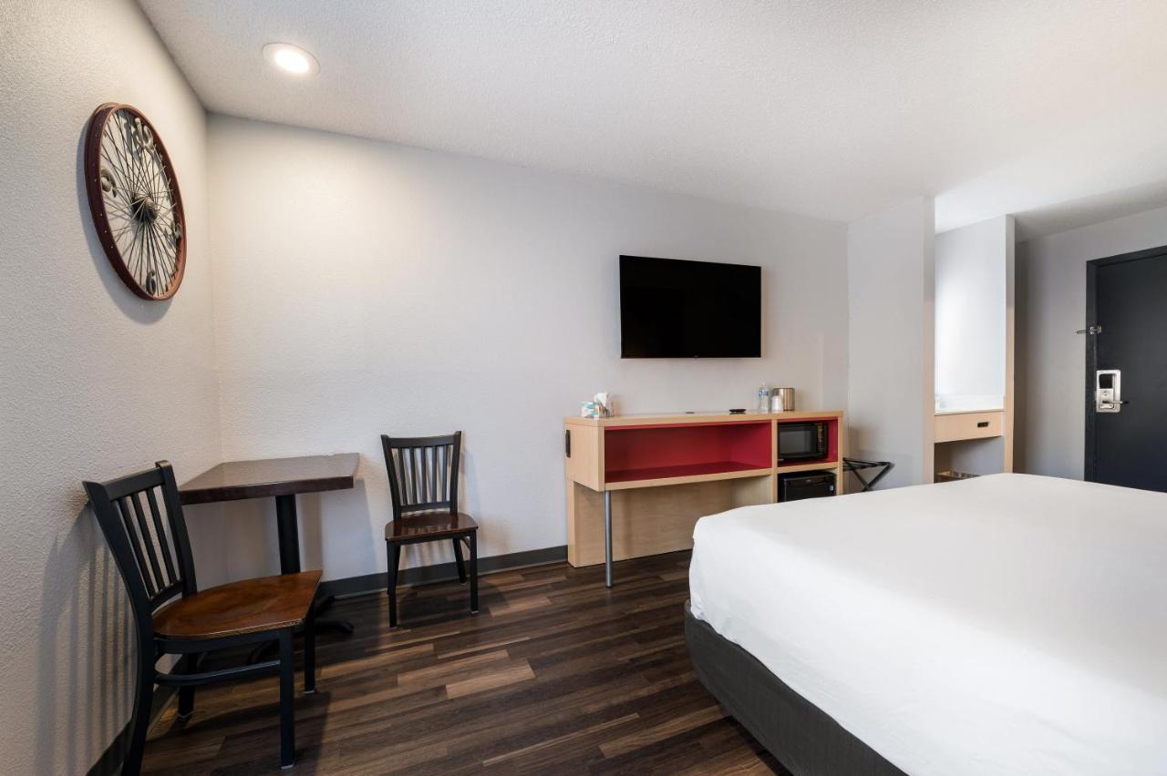 Red Lion Inn & Suites Ontario Exterior photo