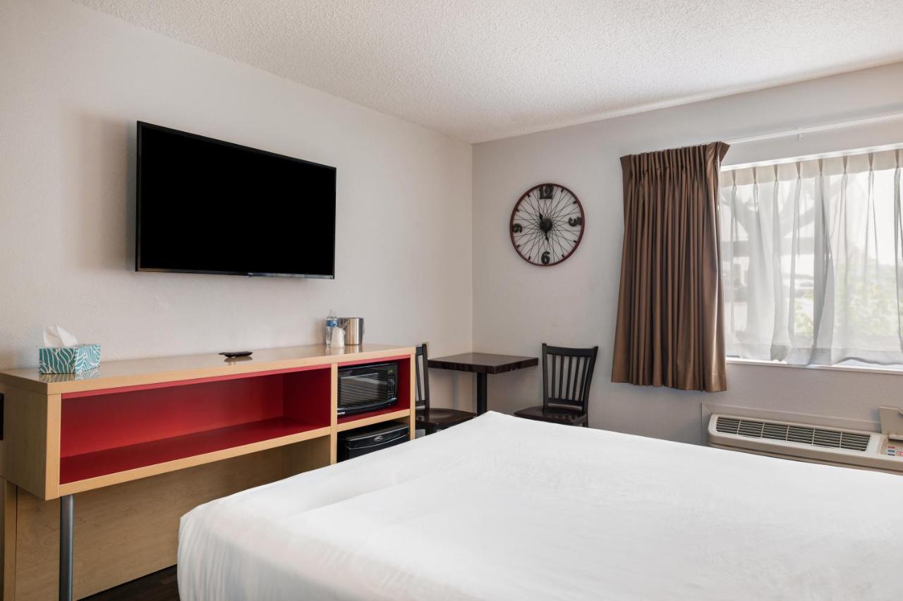 Red Lion Inn & Suites Ontario Exterior photo