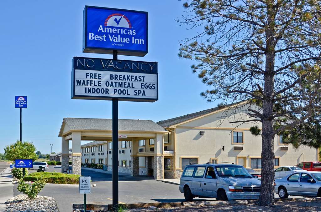 Red Lion Inn & Suites Ontario Exterior photo