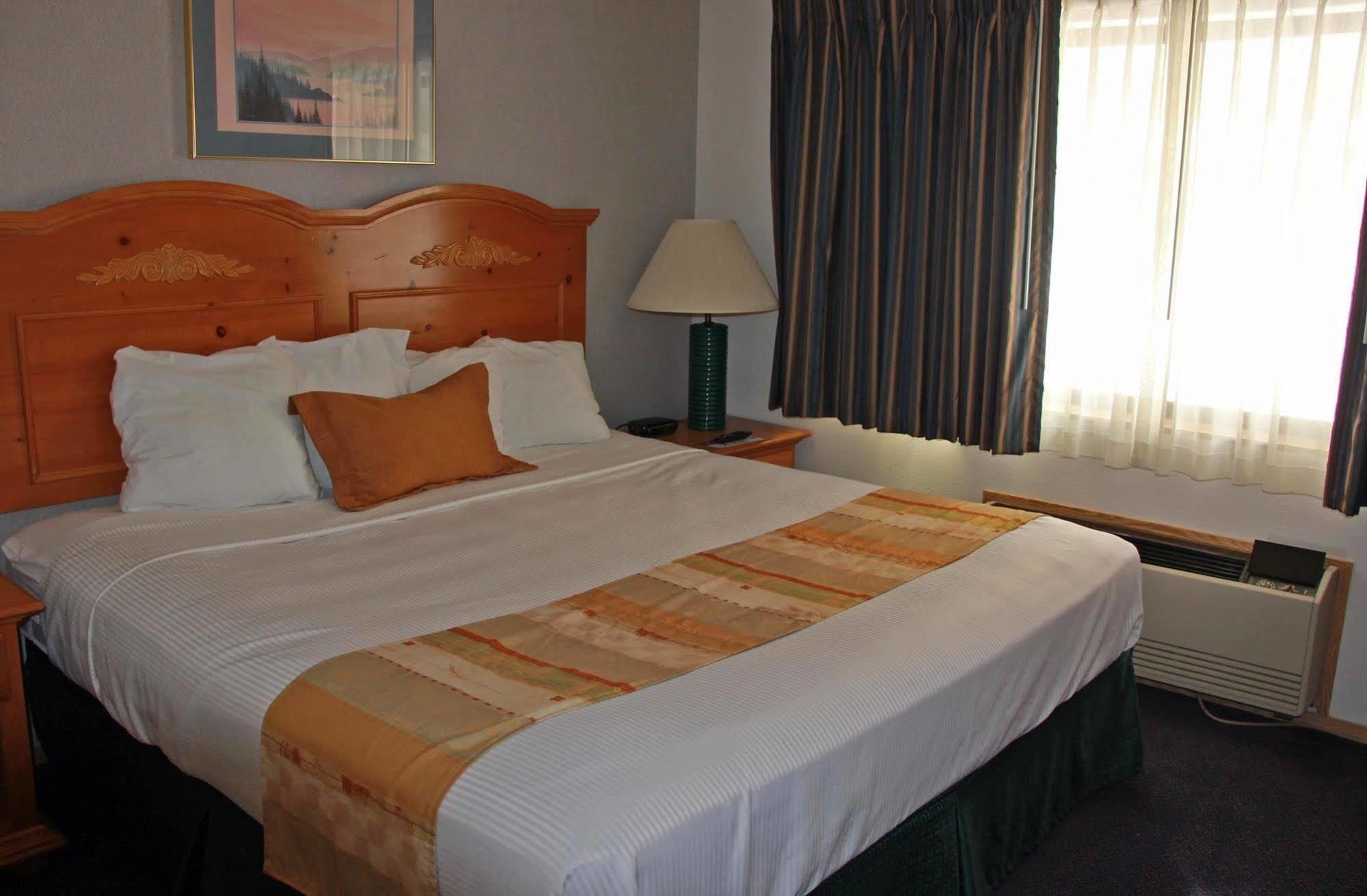 Red Lion Inn & Suites Ontario Exterior photo