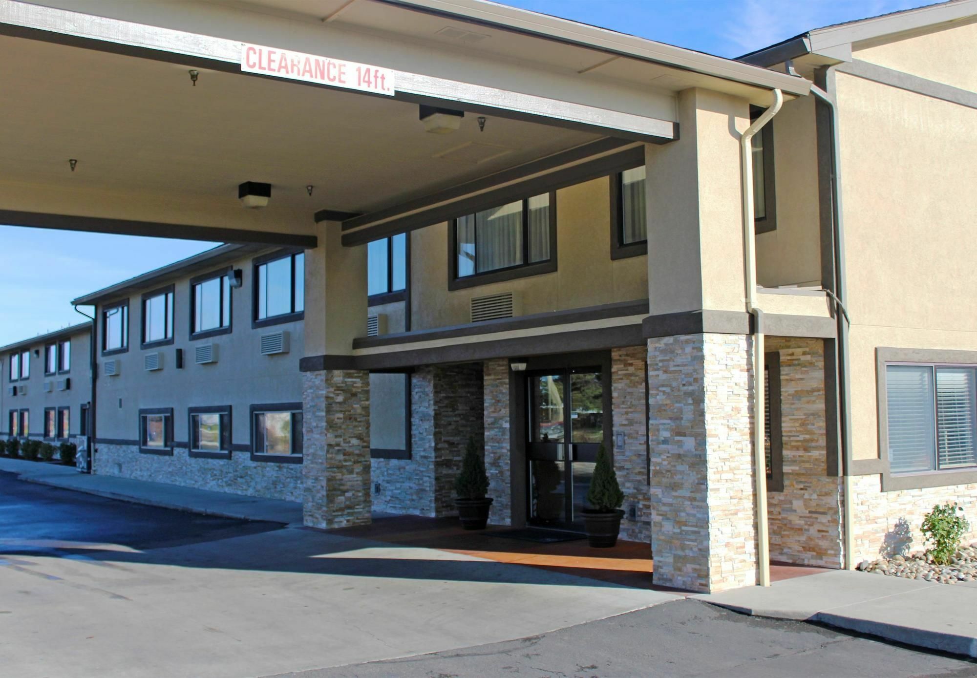 Red Lion Inn & Suites Ontario Exterior photo